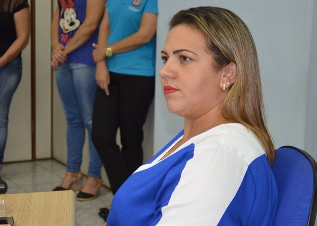 201723_FOTO - Carla Lucena pede informações sobre morte de jovem